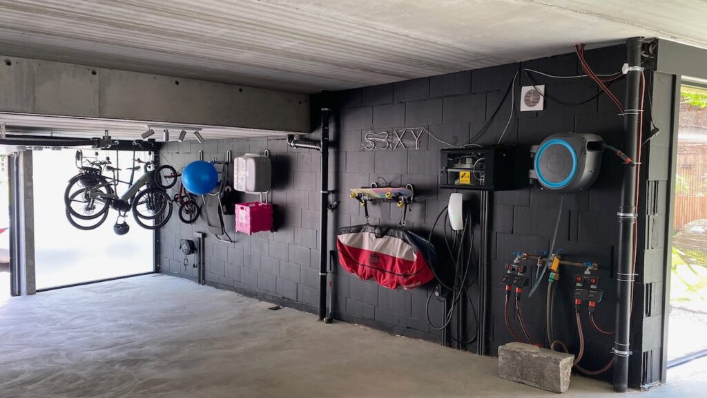 Garage : Comment Faire un Rangement Au Plafond Pour Gagner de la Place.